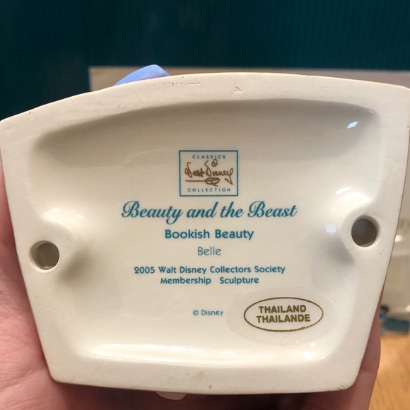 Bookish Beauty Belle Collectible - Picture 4 of 9